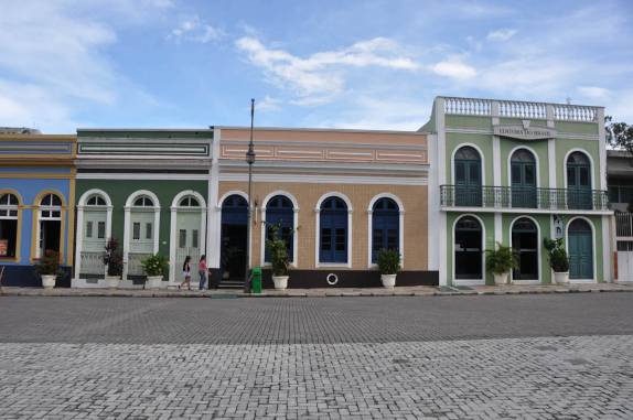 Casario antigo na praça do Teatro Amazonas, em Manaus - AM